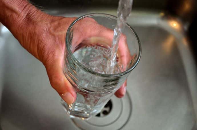 Пить воду сразу после еды – все равно, что пить яд