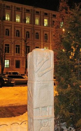 Уничтожение памятника Световиду 22.02.2013 в Киеве