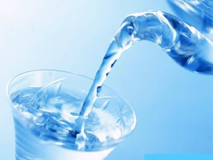Вода натощак улучшит работу желудочно-кишечного тракта 